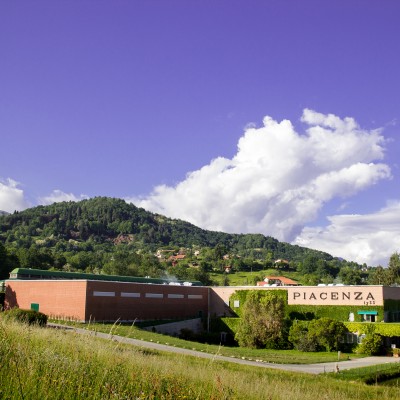 Viaggi, tradizione e amore per i tessuti