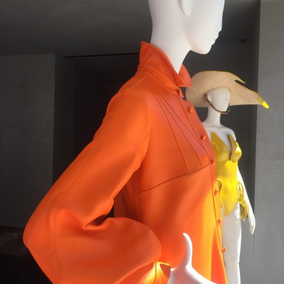 Pelle di zampe di gallina, gioielli e collezioni d'alta moda. L'archivio di Unic, lo spazio di Lineapelle